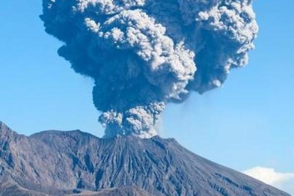 火山爆发的梦境预示着你的内心正在积聚能量